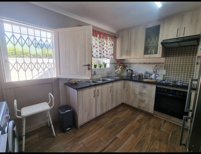 3 BEDROOM TOWNHOUSE FOR SALE IN VANDERBIJLPARK SW 5